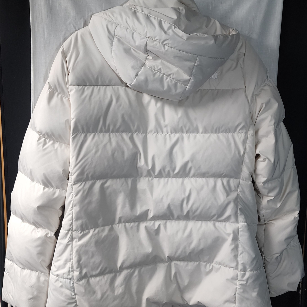 The North Face Women's White Puffer Jacket - Picture 3 of 4